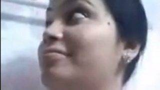 Desi Montok Toket Gede Nongkrong