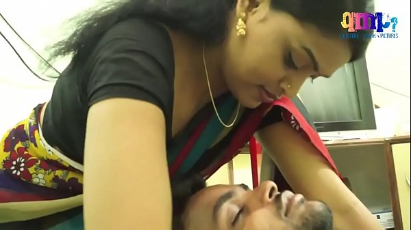 Gairah Tersembunyi Istri India Dengan Tukang Koding