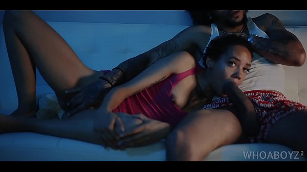 Putri Tiri Dipaksa Ngentot Sama Ayah Tirinya Sampai Dipaksa Ngelonin Kontol