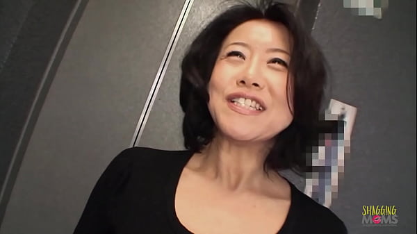 Wanita Asia Matang Tak Sabar Untuk Memuaskan Hasratnya Dengan Mainan Seks Di Celah Basahnya Yang Menggairahkan