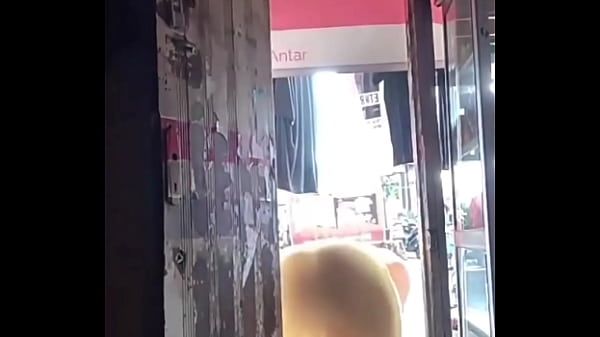 Gak Tahan Lagi Jemur Baju, Malah Diajak Bercinta