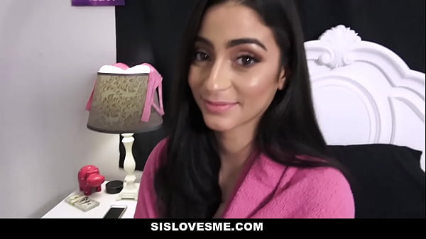 Kakak Tiriku Yang Nakal, Jasmine Vega, Dibayar Demi Mengisap Kontolku