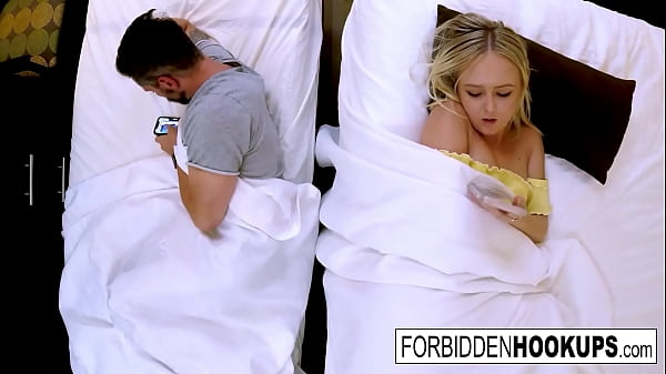 Gadis Seksi Menggoda Dan Bercinta Panas Dengan Saudara Tiri Terlarang!