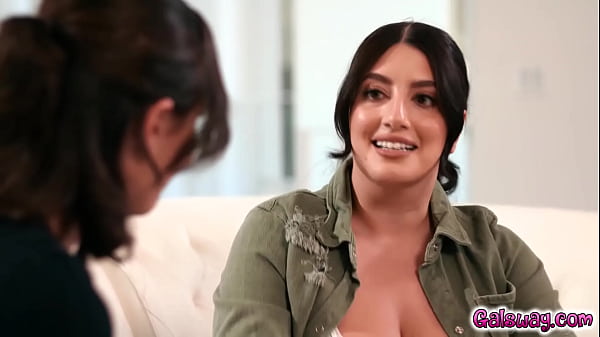 Sarah Arabik Nekat Bayar Kunjungan Ke Mantan Komandannya, Casey Calvert, Sambil Mengaku Nafsu Dan Gairah Tak Tertahankan Padanya.
