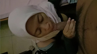Bokep Indo Hijab Ngemut Kontol Pacar Sampai Tembem