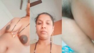 Gadis India Selatan Telanjang Memainkan Bulu Kemaluannya Dalam Video Mms