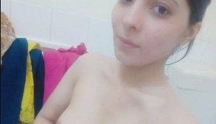 Kashmiri Gadis Manis India Telanjang, Selfie Panas Bikin Ngiler