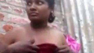Tarian Buka Baju Wanita Lokal