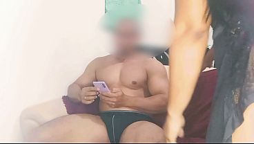 Hanya Aku Dan Ayah Tiriku Sendirian Di Rumah Saat Ibu Pergi