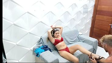Ibu Mertuaku Yang Masih Muda Sendirian Di Rumah, Haus Perhatian, Begitu Aku Datang Dia Langsung Membujukku Untuk Menembus Lubang Sempitnya Sampai Aku Memuntahkan Semuanya Di Dalam. Vagninho E Vivi Si Nakal.