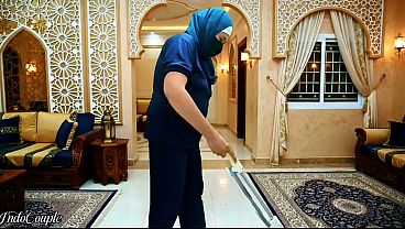 Mbok Jilbab Disuruh Nyedot Kontol Majikan Sampe Abis, Telan Semua Mani.