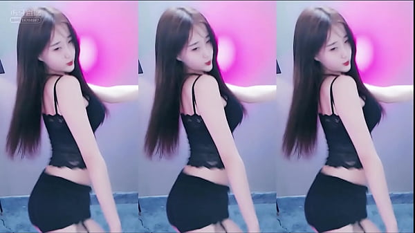 Gadis Cina Goyang-goyang Di Tangga, Pake Baju Renda Hitam Seksi, Bikin Ngiler.