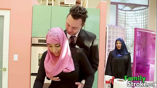 Gadis Arab Tiri Menggoda Dan Menelan Batang Keras Kakak Tirinya