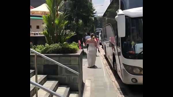 Cewek Cina Bongsor Pake Banget, Pantat Gede Bikin Meleleh