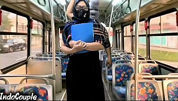 Istri Muslim Pulang Dari Kampus Sendirian Di Bus, Orang Asing Langsung Ngewe Dia Di Atas Hijab