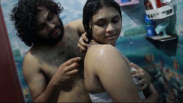 Cewek India Mandi Air Panas, Abang Tiri Ngewe Di Kamar Mandi