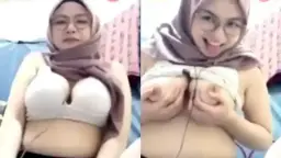Jilbab Cantik Pake Kacamata, Badan Montok Toge Keliatan, Bikin Ngiler.