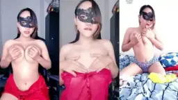 Miss Sunflo Pamer Tetek Basah, Toketnya Nongol Bebas.