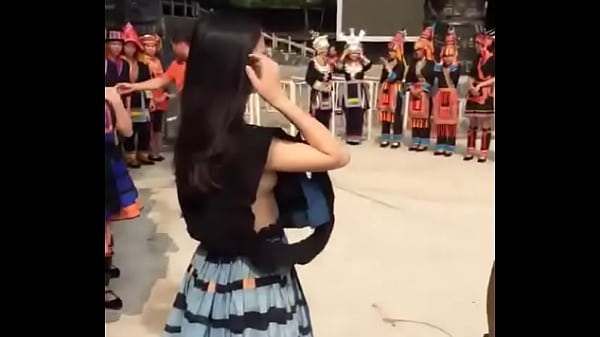 Ngentotin Belahan Cewek Cina Yang Kelihatan Pas Ngintip