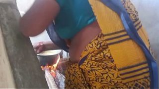 Ibu Rumah Tangga India Bhabhi Lagi Main-main Panas Di Kamar Tidur.