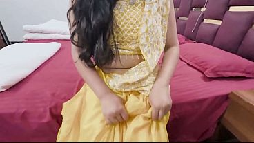 Bhabhi Bas Gussa Dekh Ke Apni Gili Chut Se Bana Liya