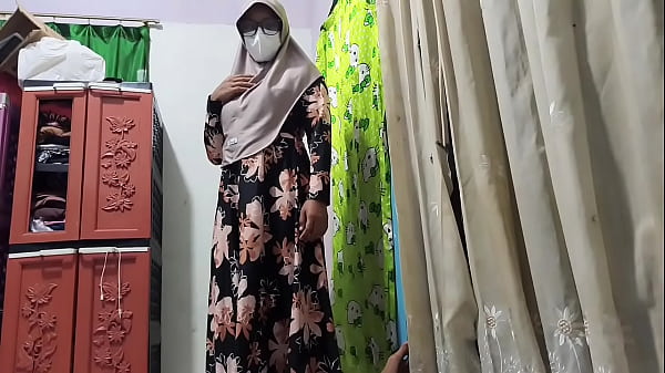 Bu Guru Gregetan Lihat Murid Colmek, Langsung Diajak Crot Bareng.