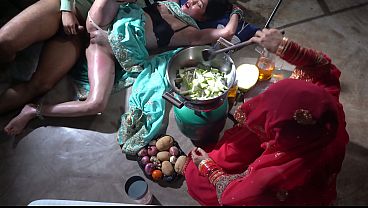Vidio Ngewe Di Dapur Sama Ibu Tiri India, Step Mom Desi Hot Banget, Ngomong Pake Bahasa Hindi.