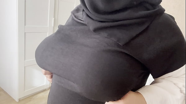 Teman Istri Orang Arab Pamer Tetek Gede.