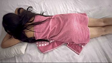 Bule Cewek Nri Dipijit Pantat Sama Pelayan, Terus Kontolnya Masuk Ke Memek Pantat Gede.
