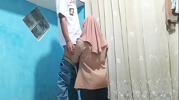 Murid Ngewe Bu Guru Pas Pulang Sekolah, Nggak Tahan Lihat Rok Ketatnya.