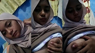 Bocil Hijab Imut Pamer Tetek Montok