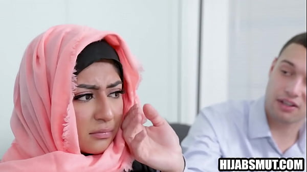 Gadis Hijab Terpaksa Digarap Bule Amerika Sampai Meringis.