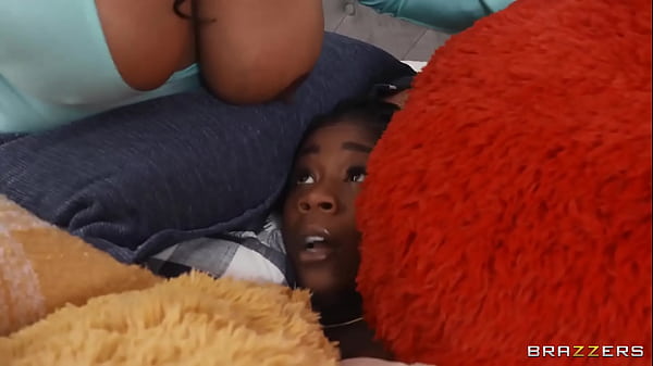 Ngentot Bantal, Cewek Nakal Minta Threesome / Brazzers  / Tonton Full Di Https://zzfull.com/haz