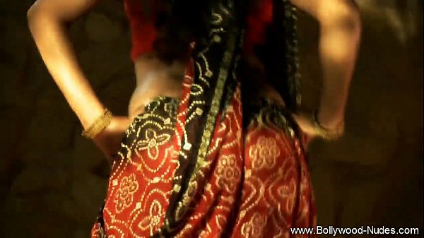 Tarian Si Brunet India, Goyangannya Bikin Makin Panas, Gerakannya Bikin Nafas Tersengal.