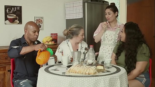 Rumah Cabul – Suami Di Selingkuh, Ibu Mesum, Pembantu Nyetubin Semua Orang | Emme White, Alessandra Maia, Agatha Ludovino, Capoeira