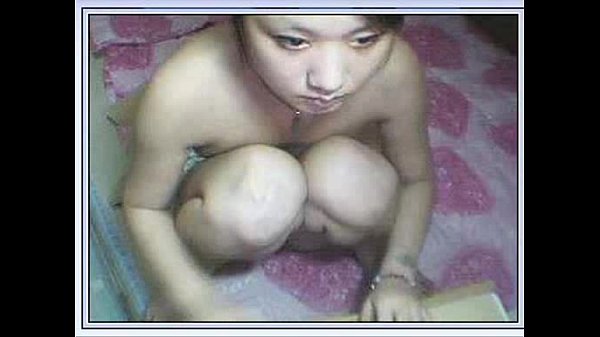 Cewek China Mungil Ngangkang Di Depan Kamera, Siap Digaruk.