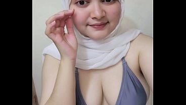 Hari-hari Pertama Goyang Twerk Pakai Hijab, Bikin Makin Pengen Lihat.