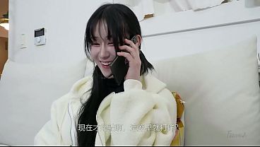 Gadis Korea Yang Tinggal Sendirian, Menjebak Tukang Reparasi Di Antara Pahanya Yang Basah.
