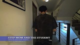 Ibu Tiri Lagi Ngajar Murid Panas, Udah Pada Basah Semua.