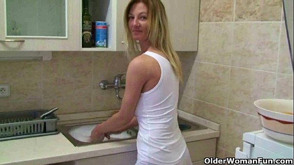 Ibu Buat Video Masturbasi Di Rumah, Bikin Ngaceng Abis