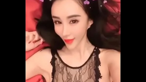 孟晓艺自己摸自己爽到喷水，奶子晃得让人受不了