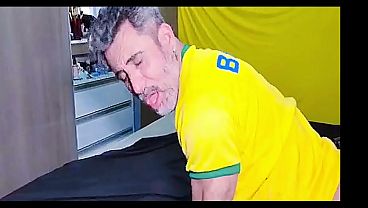 Arabe Datang Ke Brasil Dan Memancing Taik Kecil Si Bapak Brasil Yang Gagah (cuplikan)
