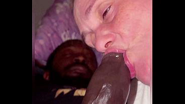 Ibu Tiri Ngempeng Kontol Hitam Anak Tirinya Yang Besar.