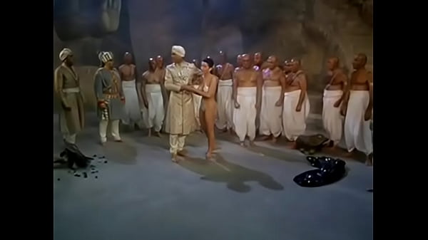 Makam India Bikin Basah, Penuh Rahasia Bikin Merem Melek!