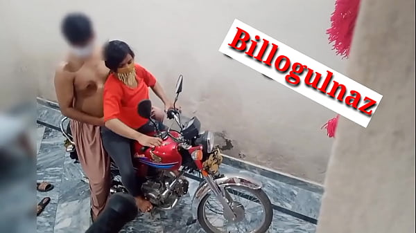 Bokep Seru, Temen Ngewein Cewek Sambil Naik Motor, Suara Hindi Bikin Makin Panas