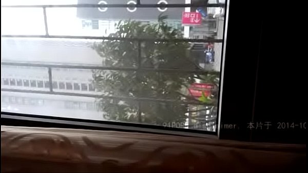 中国浩哥干闺蜜饭桌炮