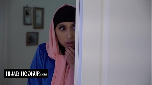 Hijab Cantik Melengkung Sempurna, Memeknya Digebukin Habis Sama Instruktur Nafsu.