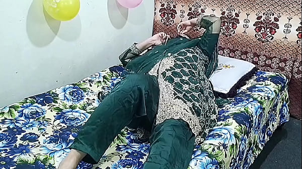 Seorang Ibu Rumah Tangga India Panggil Anak Muda, Lalu Digebukin Habis-habisan Di Ranjang, Suara Hindi Panas.