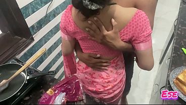 Desi Bhabhi Ko Kitchen Mein Khana Banate Waqt Chod Diya, Maza Aa Gaya.