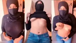 Cewe Jilbab Hitam, Nafsu Bikin Toket Diremas-remas.